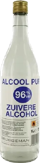 Een fles Alcool 96%, uit het schap in de winkel in Bathmen