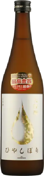 Een fles Konishi, uit het schap in de winkel in Bathmen