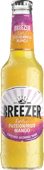 Een fles Breezer, uit het schap in de winkel in Bathmen