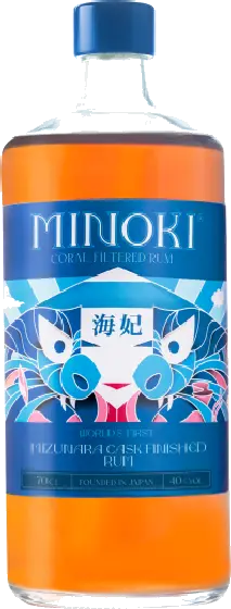 Een fles Minoki, uit het schap in de winkel in Bathmen