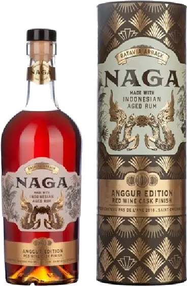 Een fles Naga, uit het schap in de winkel in Bathmen