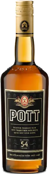Een fles Pott, uit het schap in de winkel in Bathmen