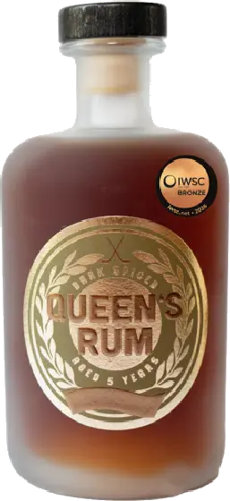 Een fles Queen’s, uit het schap in de winkel in Bathmen