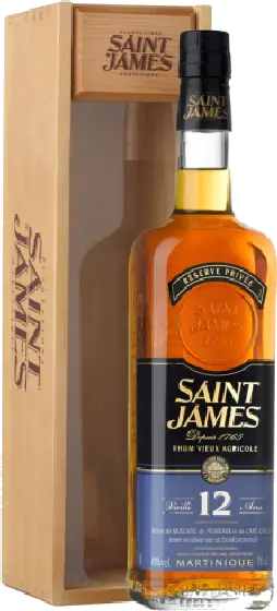 Een fles Saint James, uit het schap in de winkel in Bathmen