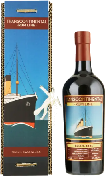 Een fles Transcontinental Rum Line, uit het schap in de winkel in Bathmen