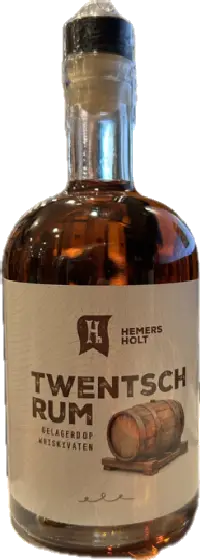 Een fles Twentsch, uit het schap in de winkel in Bathmen