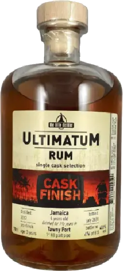 Een fles Ultimatum, uit het schap in de winkel in Bathmen