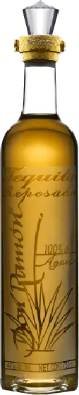 Een fles Casa Don Ramon, uit het schap in de winkel in Bathmen