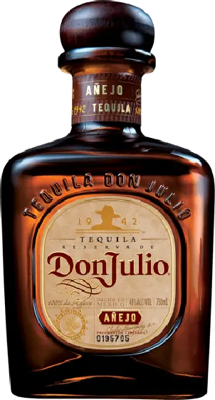 Een fles Don Julio, uit het schap in de winkel in Bathmen
