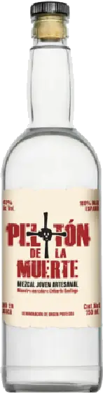 Een fles Pelotón, uit het schap in de winkel in Bathmen
