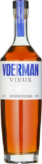 Een fles Voerman, uit het schap in de winkel in Bathmen