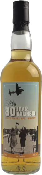 Een fles Bevrijdingswhisky, uit het schap in de winkel in Bathmen