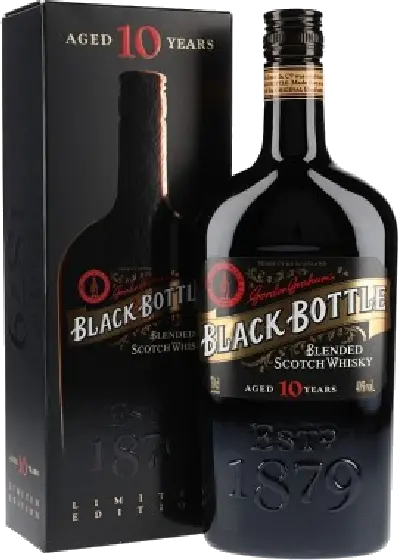 Een fles Black Bottle, uit het schap in de winkel in Bathmen