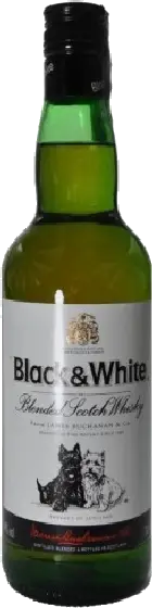 Een fles Black & White, uit het schap in de winkel in Bathmen