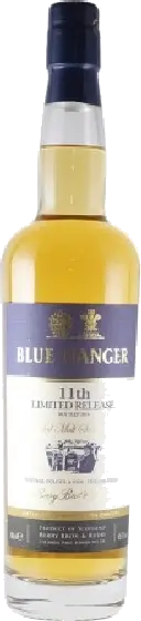 Een fles Blue Hanger, uit het schap in de winkel in Bathmen