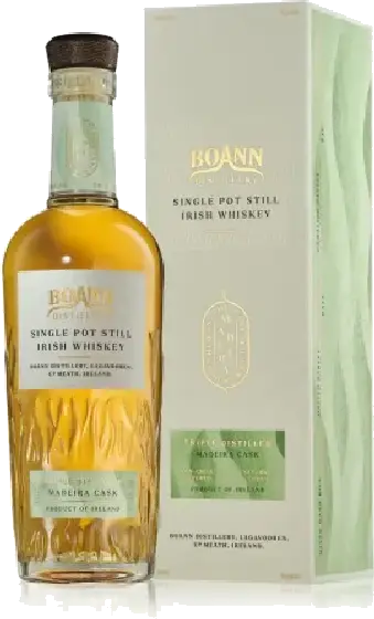 Een fles Boann, uit het schap in de winkel in Bathmen
