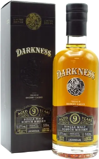 Een fles Darkness, uit het schap in de winkel in Bathmen