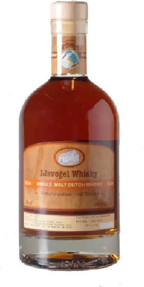 Een fles De IJsvogel, uit het schap in de winkel in Bathmen
