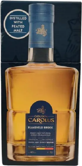 Een fles Gouden Carolus, uit het schap in de winkel in Bathmen