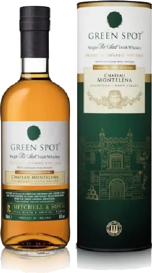 Een fles Green Spot, uit het schap in de winkel in Bathmen