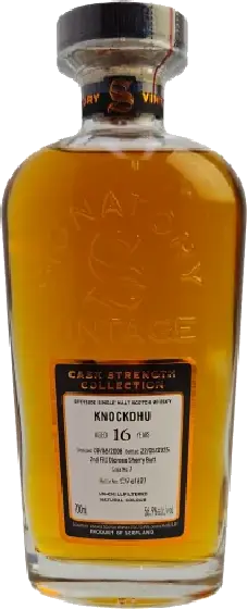 Een fles Knockdhu, uit het schap in de winkel in Bathmen