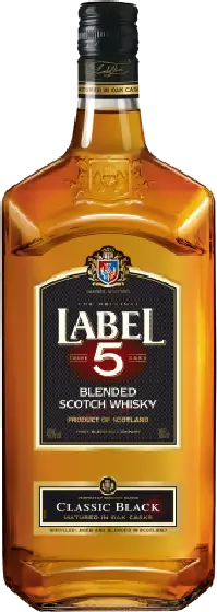 Een fles Label 5, uit het schap in de winkel in Bathmen