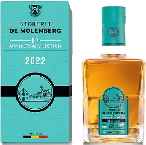 Een fles Overige flessen, uit het schap in de winkel in Bathmen