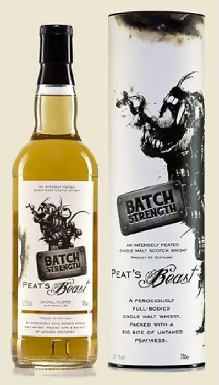 Een fles Peat’s Beast, uit het schap in de winkel in Bathmen
