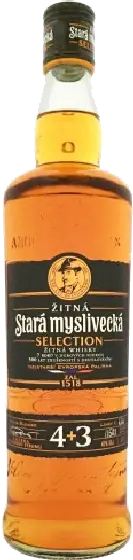 Een fles Stará Myslivacká, uit het schap in de winkel in Bathmen