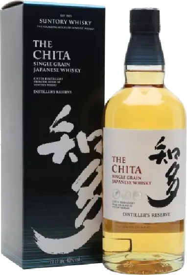 Een fles Suntory, uit het schap in de winkel in Bathmen