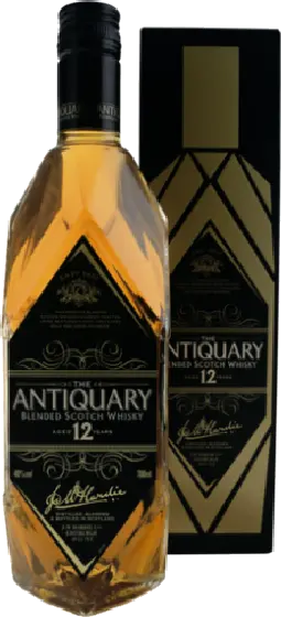 Een fles The Antiquary, uit het schap in de winkel in Bathmen