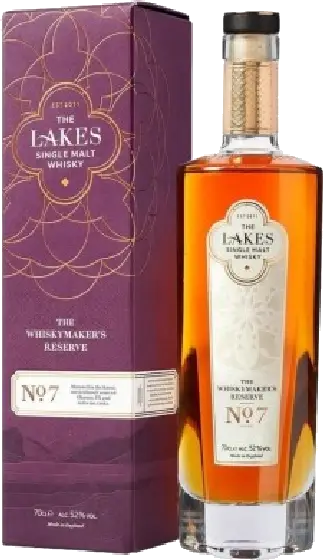 Een fles The Lakes, uit het schap in de winkel in Bathmen