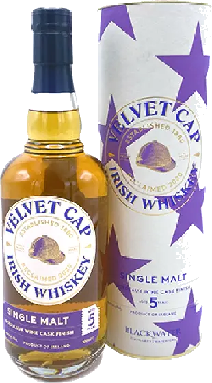 Een fles Velvet Cap, uit het schap in de winkel in Bathmen