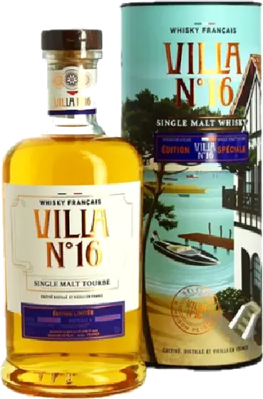 Een fles Villa n°16, uit het schap in de winkel in Bathmen