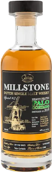 Een fles Zuidam (Millstone), uit het schap in de winkel in Bathmen