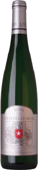 Een fles Apostelhoeve, uit het schap in de winkel in Bathmen