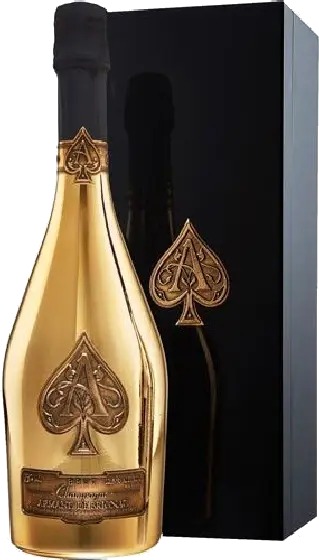 Een fles Armand de Brignac, uit het schap in de winkel in Bathmen