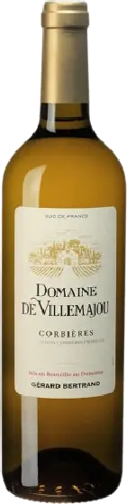 Een fles Château de Villemajou, uit het schap in de winkel in Bathmen