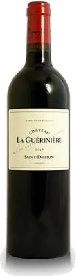 Een fles Château La Guérinière, uit het schap in de winkel in Bathmen