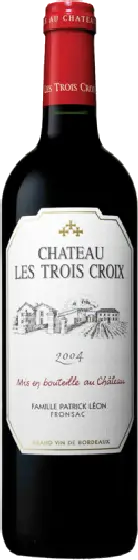 Een fles Château Les Trois Croix, uit het schap in de winkel in Bathmen