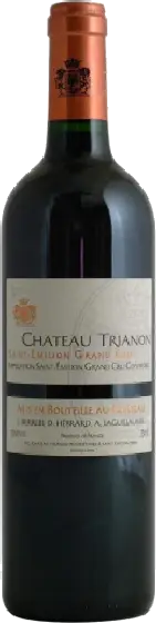 Een fles Chateau Trianon, uit het schap in de winkel in Bathmen