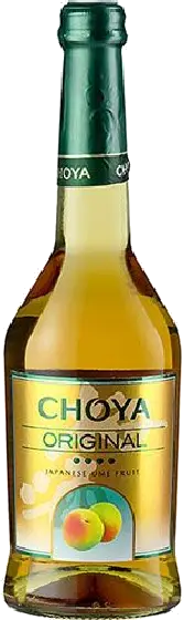 Een fles Choya, uit het schap in de winkel in Bathmen