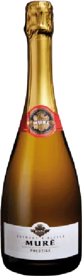 Een fles Crémant, uit het schap in de winkel in Bathmen