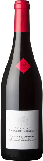 Een fles Domaine Langlois-Chateau, uit het schap in de winkel in Bathmen