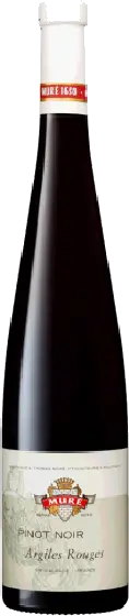Een fles Domaine René, uit het schap in de winkel in Bathmen