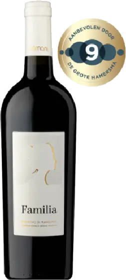 Een fles Familia Primitivo, uit het schap in de winkel in Bathmen