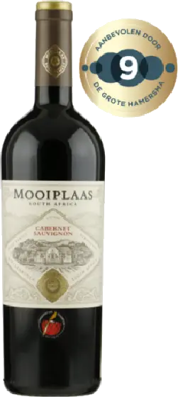 Een fles Mooiplaas, uit het schap in de winkel in Bathmen