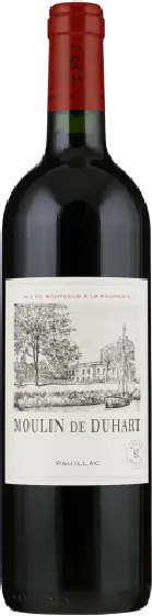 Een fles Moulin, uit het schap in de winkel in Bathmen