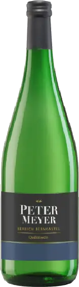 Een fles Peter Meyer, uit het schap in de winkel in Bathmen