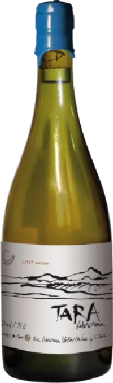Een fles Tara, uit het schap in de winkel in Bathmen